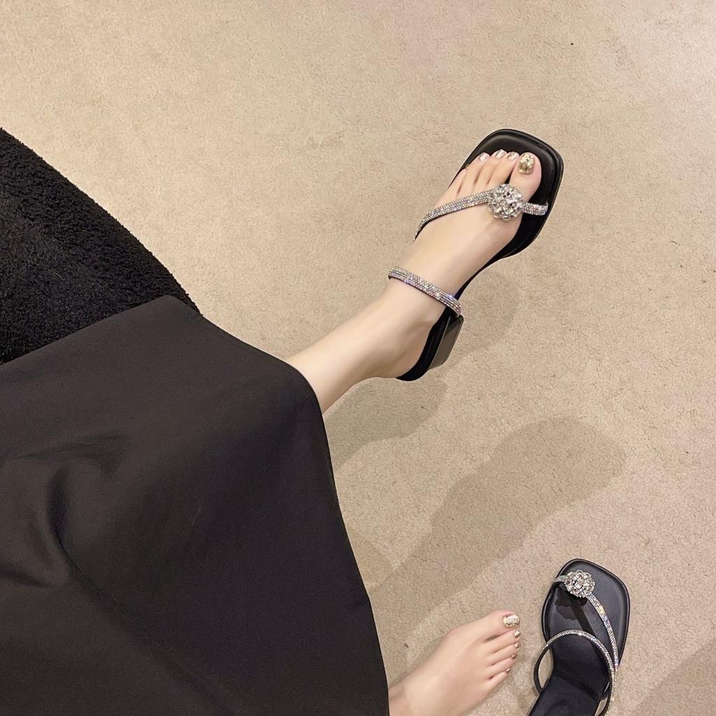 Французские тапочки на толстом каблуке, женская летняя одежда 2024 года, новые классные тапочки со стразами и узором «голубиное яйцо», римские сандалии с универсальным носком