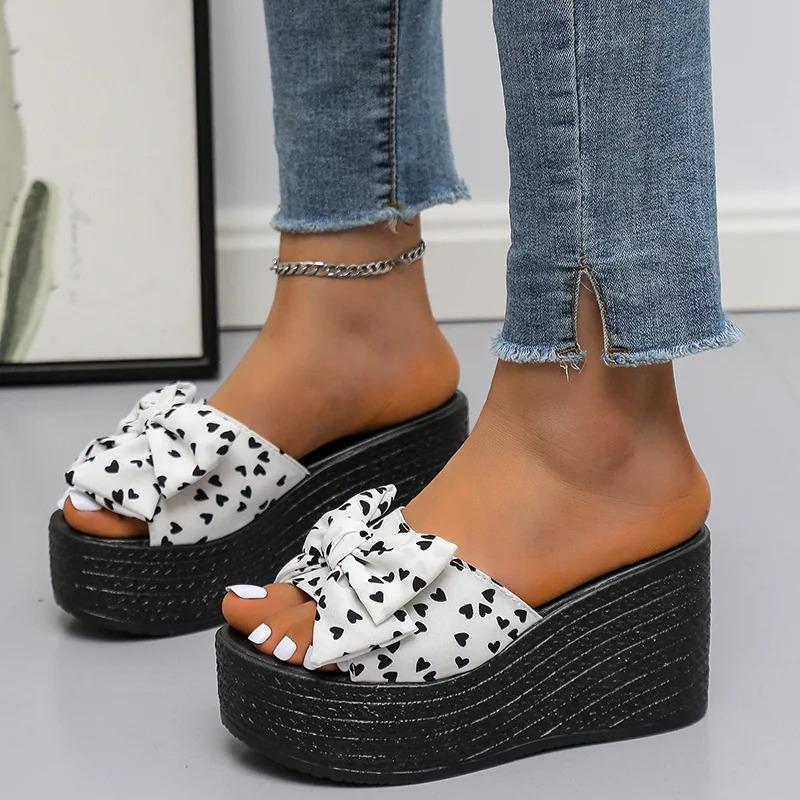 Трендовые женские тапочки с бантом и толстой подошвой 2024 года, новые тапочки, женские модные пригородные женские тапочки, популярная женская обувь на танкетке