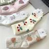 1 пара женских носков средней длины на осень-зиму, модные плюшевые цветы, милые узоры, мягкие, удобные, теплые, повседневные носки