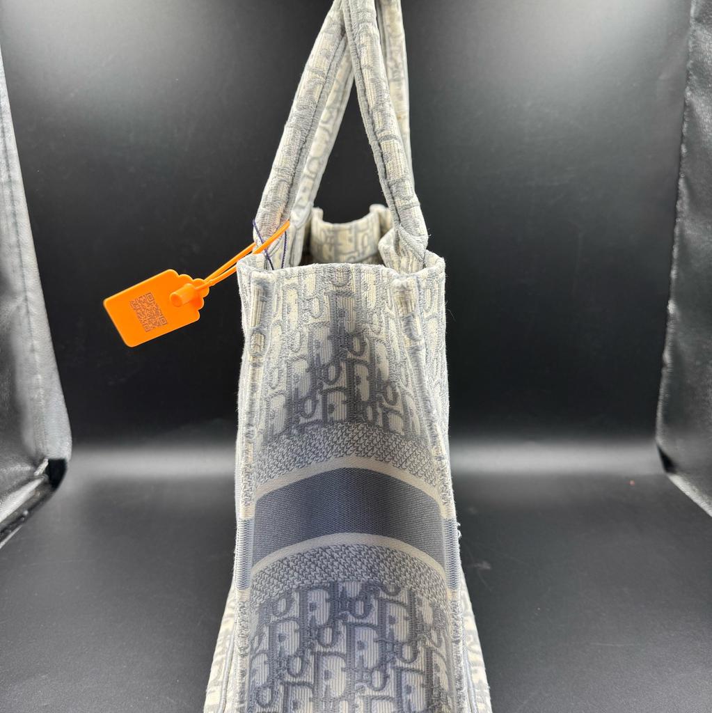 [Pre-Owned] Book Tote Large Capacity Oblique Handcrafted All Over Print Embroidered Canvas Shoulder Tote Bag - Very Good #1EQMF1T