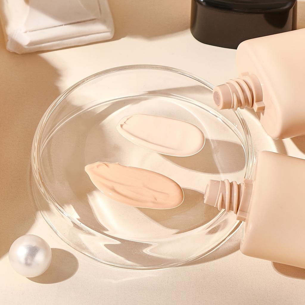 3-цветный увлажняющий BB-крем. Тональный крем. Безупречное покрытие и размытие пор. Консилер. Интенсивное увлажнение. Длительная коррекция цвета.