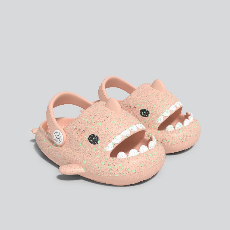 Нескользящие летние сандалии с рисунком акулы для детей - милые тапочки с защитой от столкновений для мальчиков и девочек