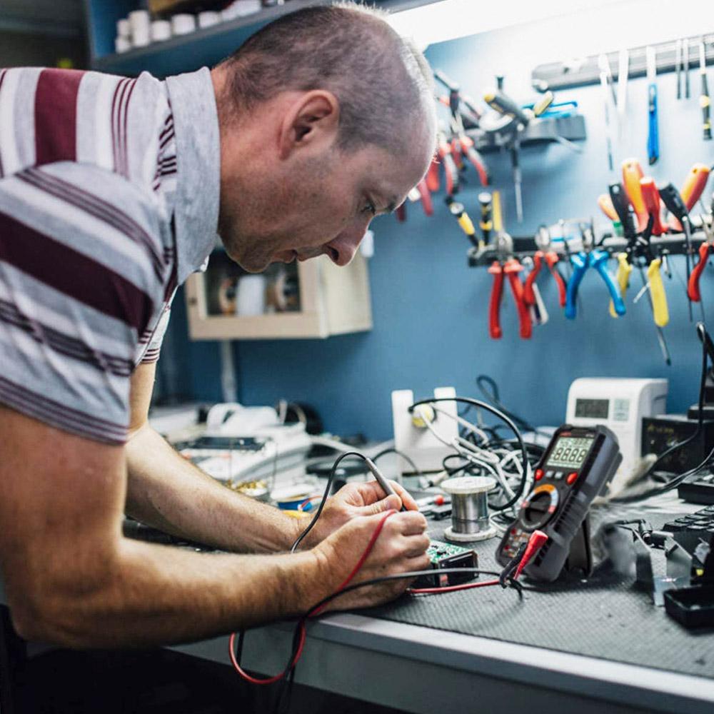 KAIWEETS Цифровой мультиметр TRMS ,6000 отсчетов, Вольтметр, Автоматический выбор диапазона, Точно измеряет Напряжение Ток Ампер Сопротивление