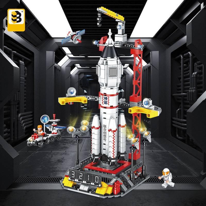 Собирает ракету Шэньчжоу из АБС-пластиковых строительных блоков для ежедневного подарка детям