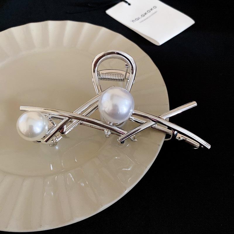 1pc Elegant Pearl Metal Hair Claw Clips Cross Shaped Designs Perfect for Chic Daily Glam Looks Minimalist Hair Accessories