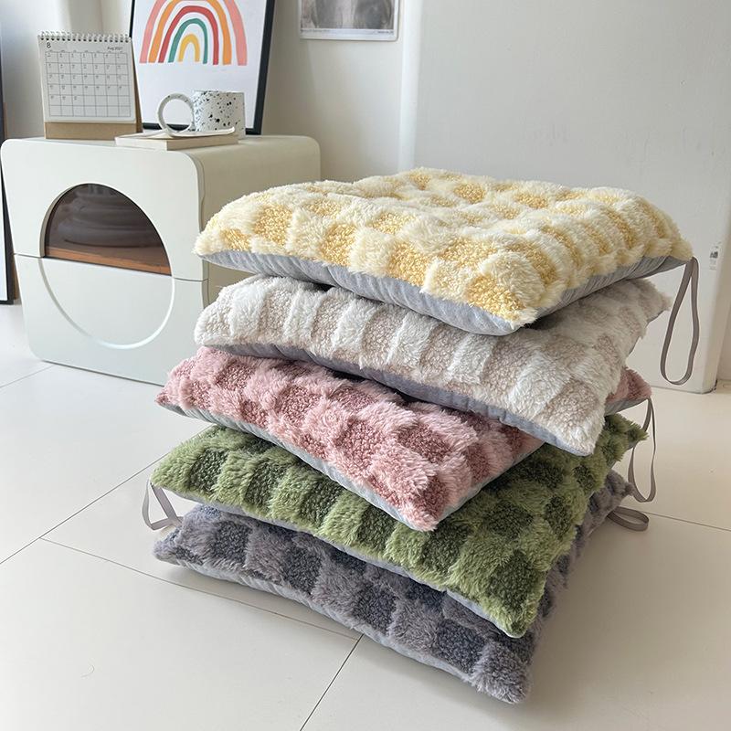 Красивая индивидуальная подушка для стула с девятью отверстиями, утолщенная нескользящая сидячая зимняя плюшевая подушка в клетку, простая подушка