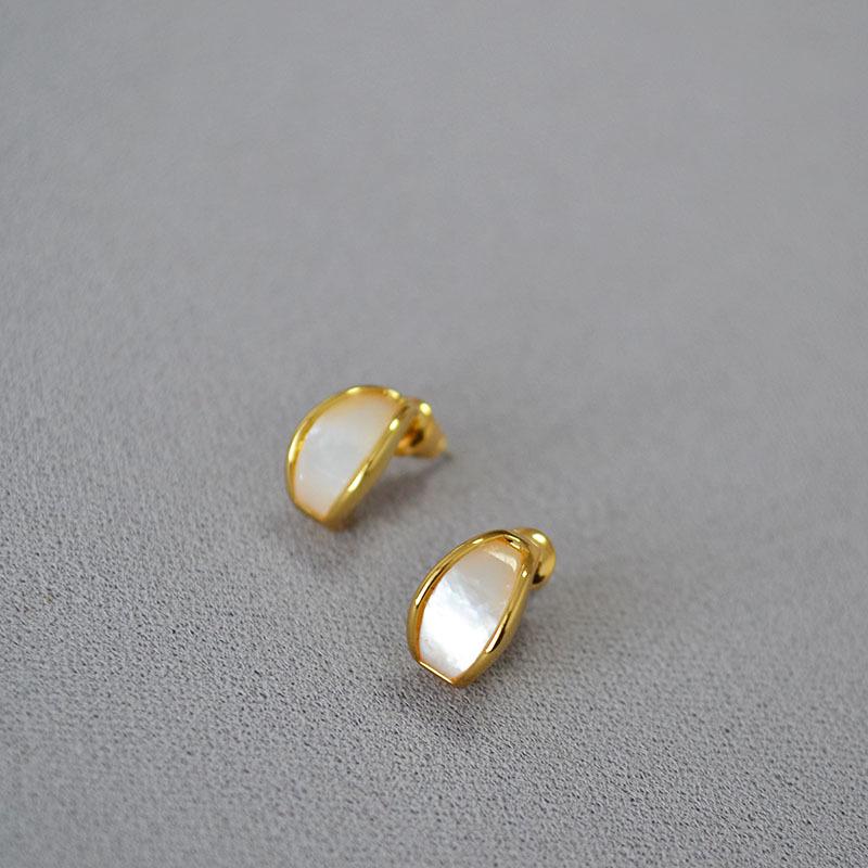 Японские и корейские минималистичные серьги-пусеты из латуни с золотым покрытием и серебра 925 пробы с изогнутым перламутром
