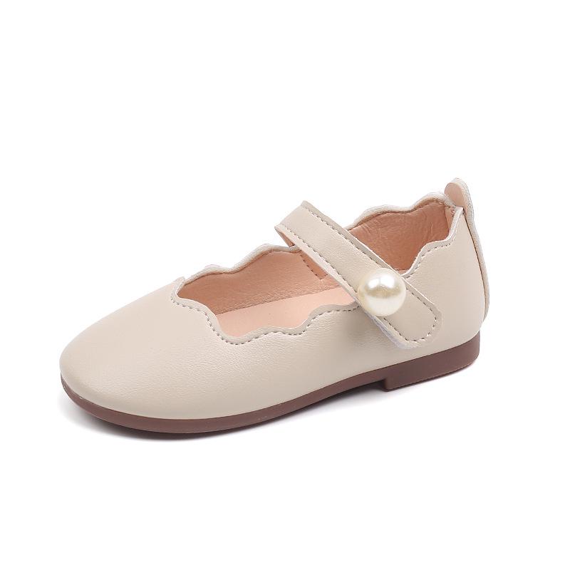 Туфли из кожи с квадратным носком и крупными жемчужинами для девочек, балетки принцессы и мягкие танцевальные туфли. Модная и стильная обувь для маленьких девочек.