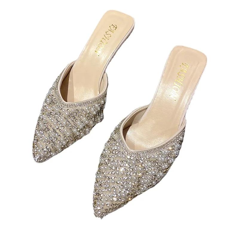 Женские модные туфли на высоком каблуке с острым носком 2025 года, летние новые туфли в корейском стиле с бриллиантами и жемчугом, пляжные тапочки для улицы, свадебная обувь