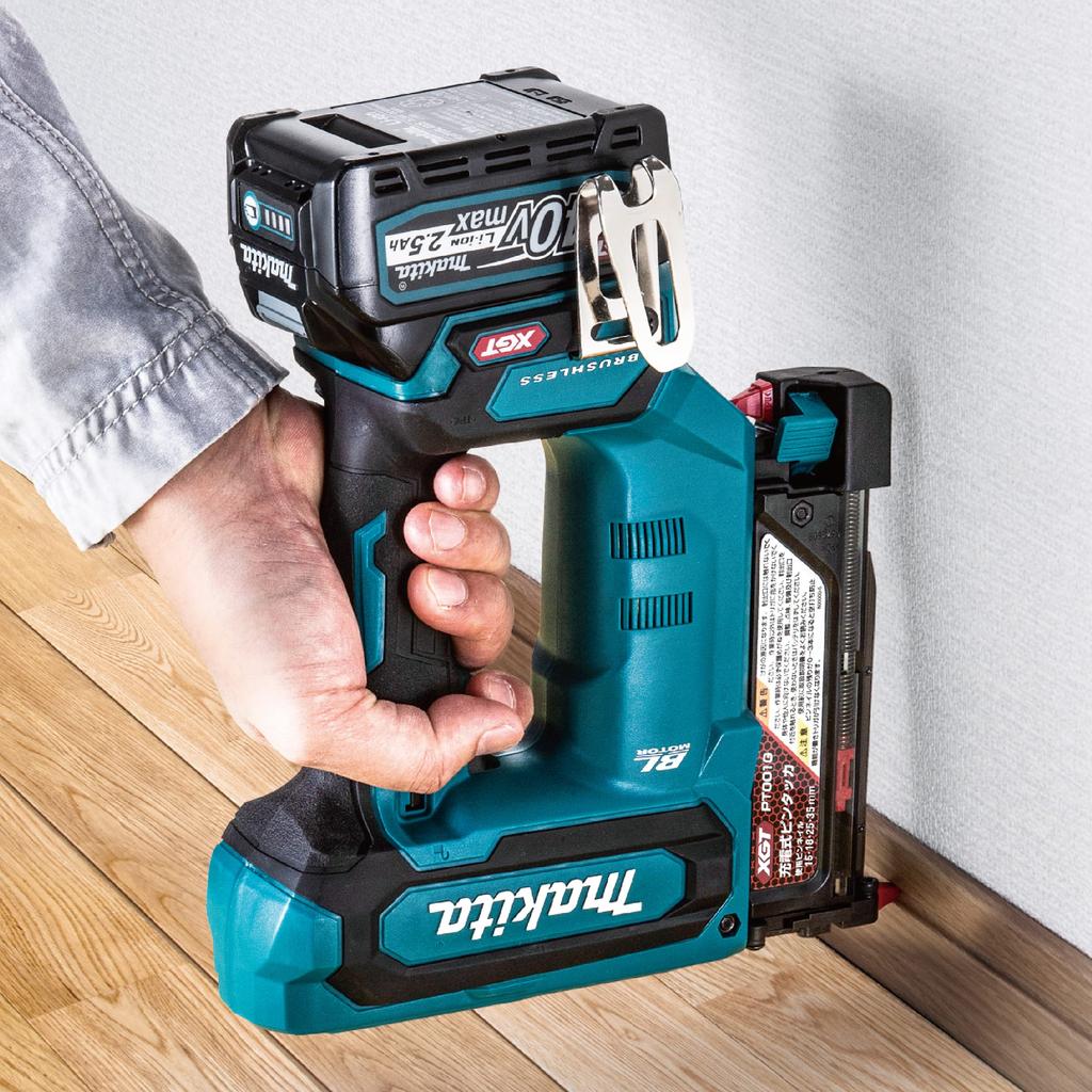 Аккумуляторный степлер-гвоздезабиватель Makita 40Vmax и зарядное устройство продаются PT001GZK Синий (Батарея отдельно/Чехол в комплекте)