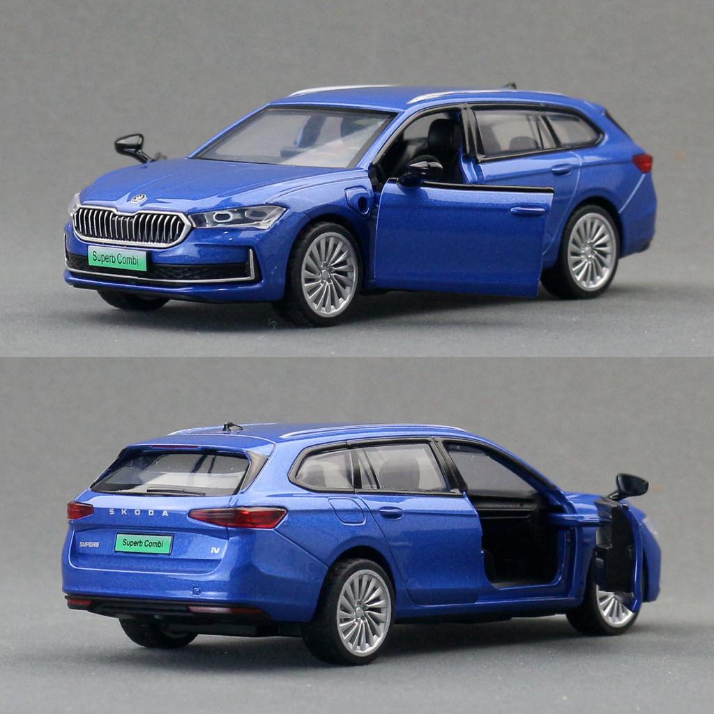 Металлическая модель автомобиля Skoda Superb с открывающимися дверями и световыми эффектами для коллекционеров
