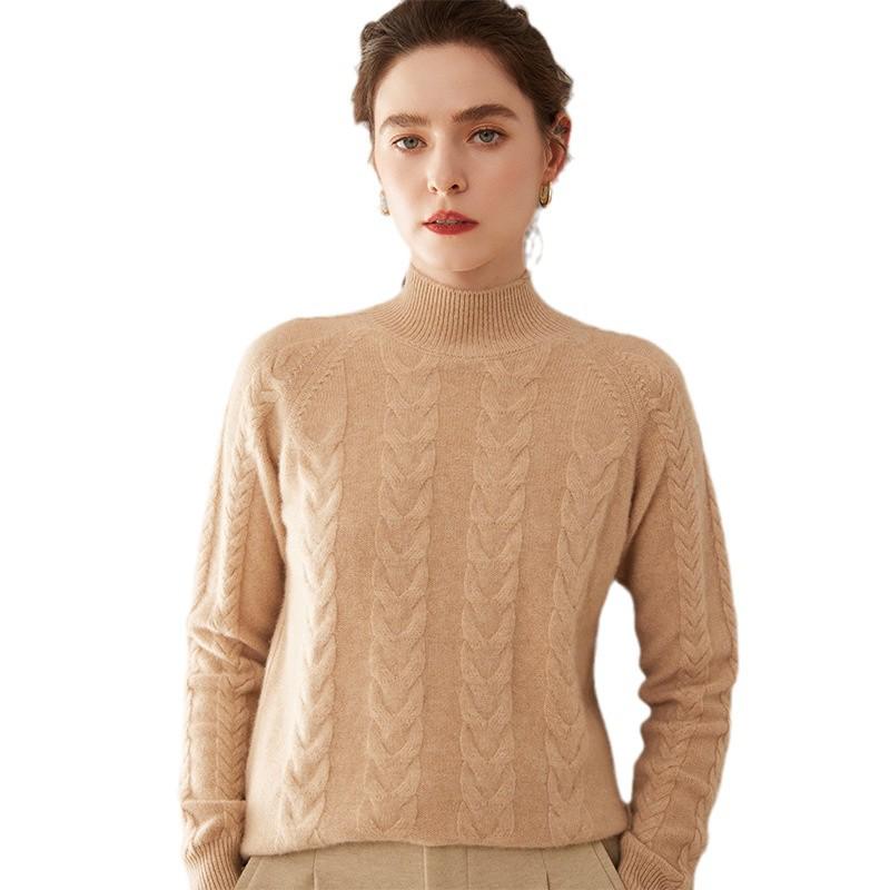 Женский кашемировый свитер однотонного цвета с узором «косы», полувысоким воротником, свободного кроя