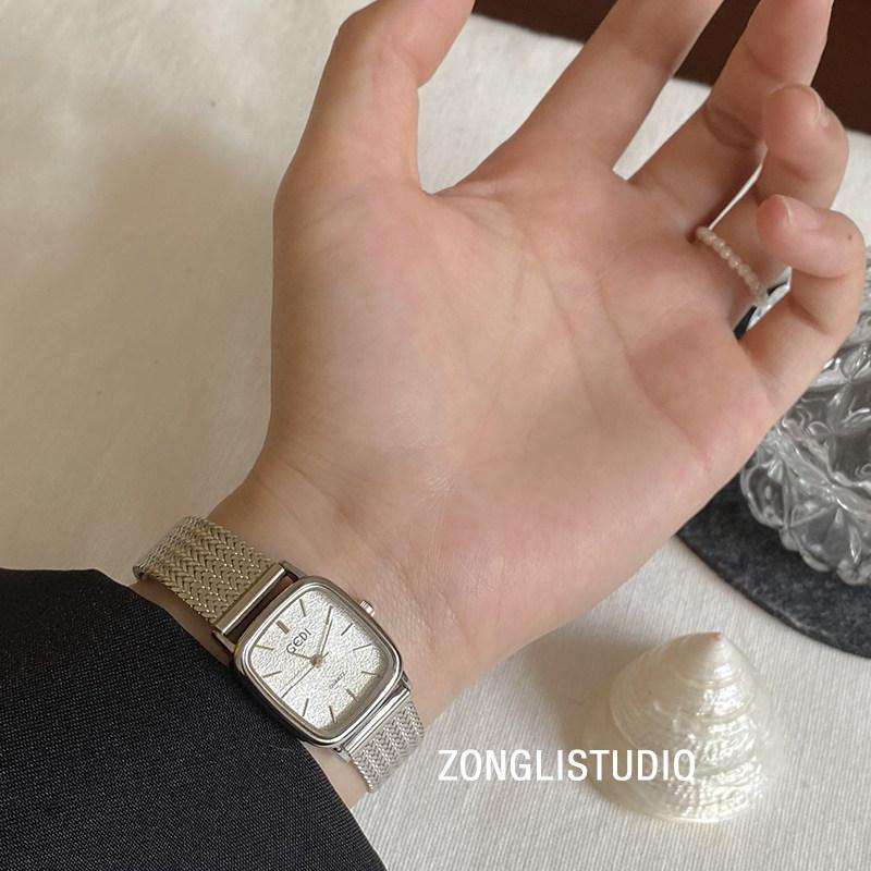 New Vintage-Style Square Watch For Women Elegant And Versatile With A Sophisticated Mesh Strap And Small Dial A Unique Timepiece