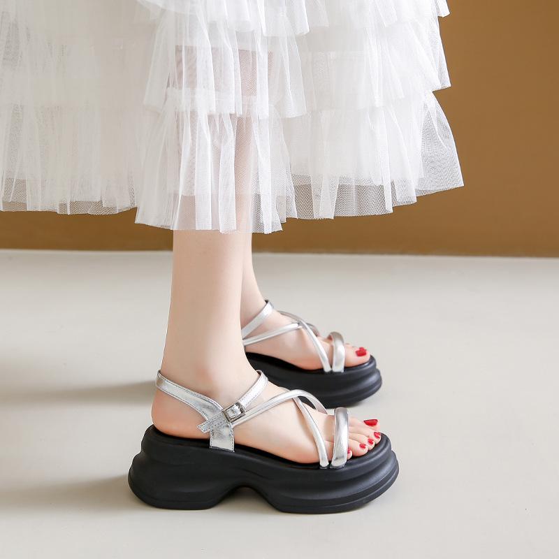 Французские ретро премиум сандалии женские лето 2024 новые однословная пряжка с платформой римские туфли пляжная обувь