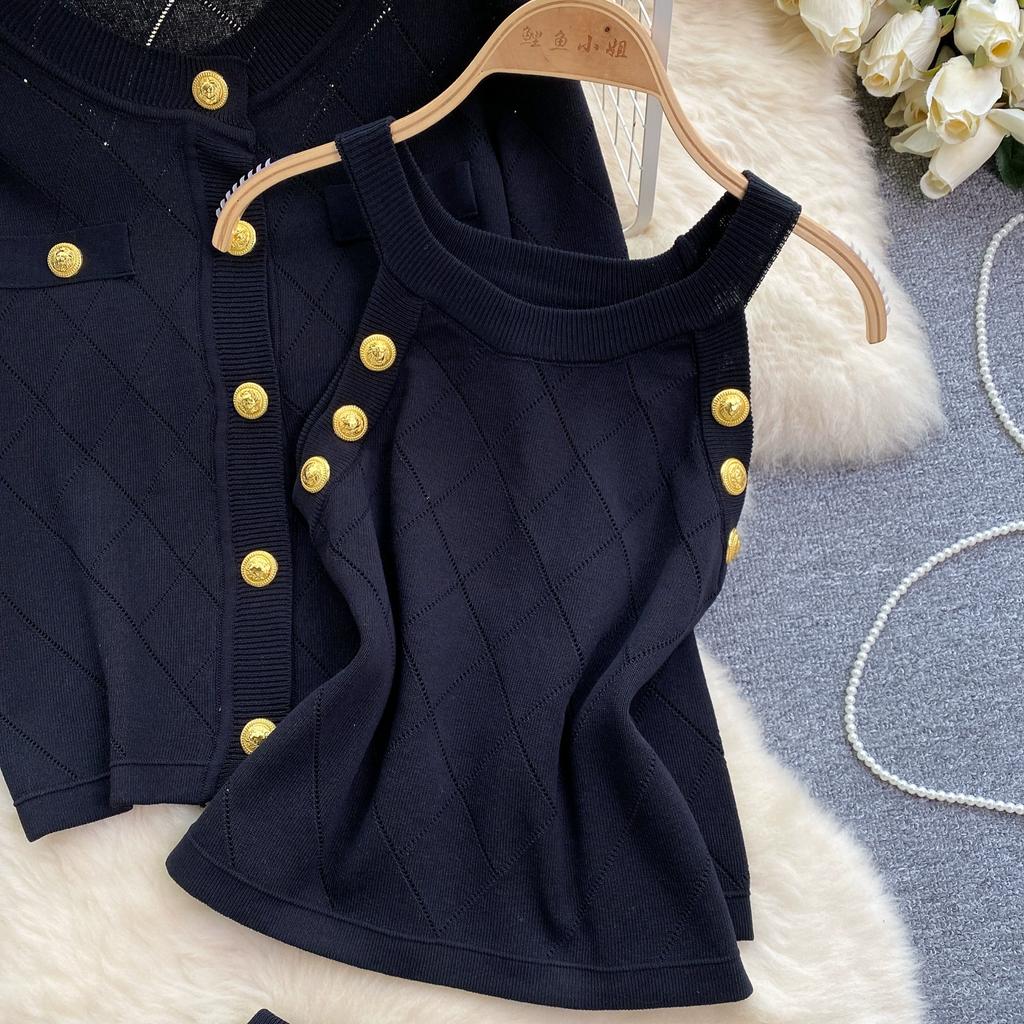 Весенне-осенний женский вязаный свитер в клетку с золотыми пуговицами, однобортный пиджак, жилет и мини-короткая юбка, комплект из 3 предметов