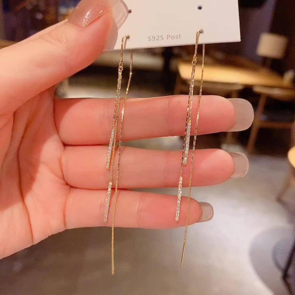 Cat's Eye Tassel Ear Chain 2024 Trend: Elegant Long Earrings with Light Luxury Design