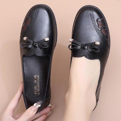 Весна новая обувь мягкая подошва одинарная обувь весна и осень средняя кожаная обувь плоская нескользящая пожилая обувь для женщин среднего и пожилого возраста