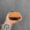 Магнитный чехол Apple 17PM из натуральной кожи для iPhone 16PM (полуобернутый) – Простое, высококачественное защитное покрытие с ощущением кожи.