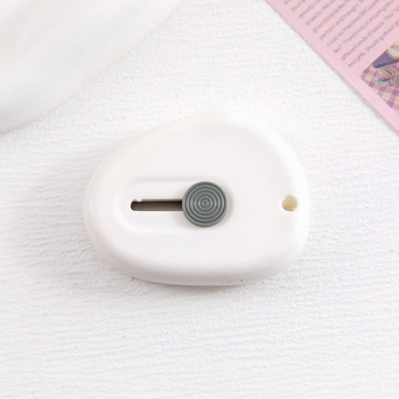 Канцелярский нож конфетного цвета: Портативный выдвижной канцелярский нож для студентов