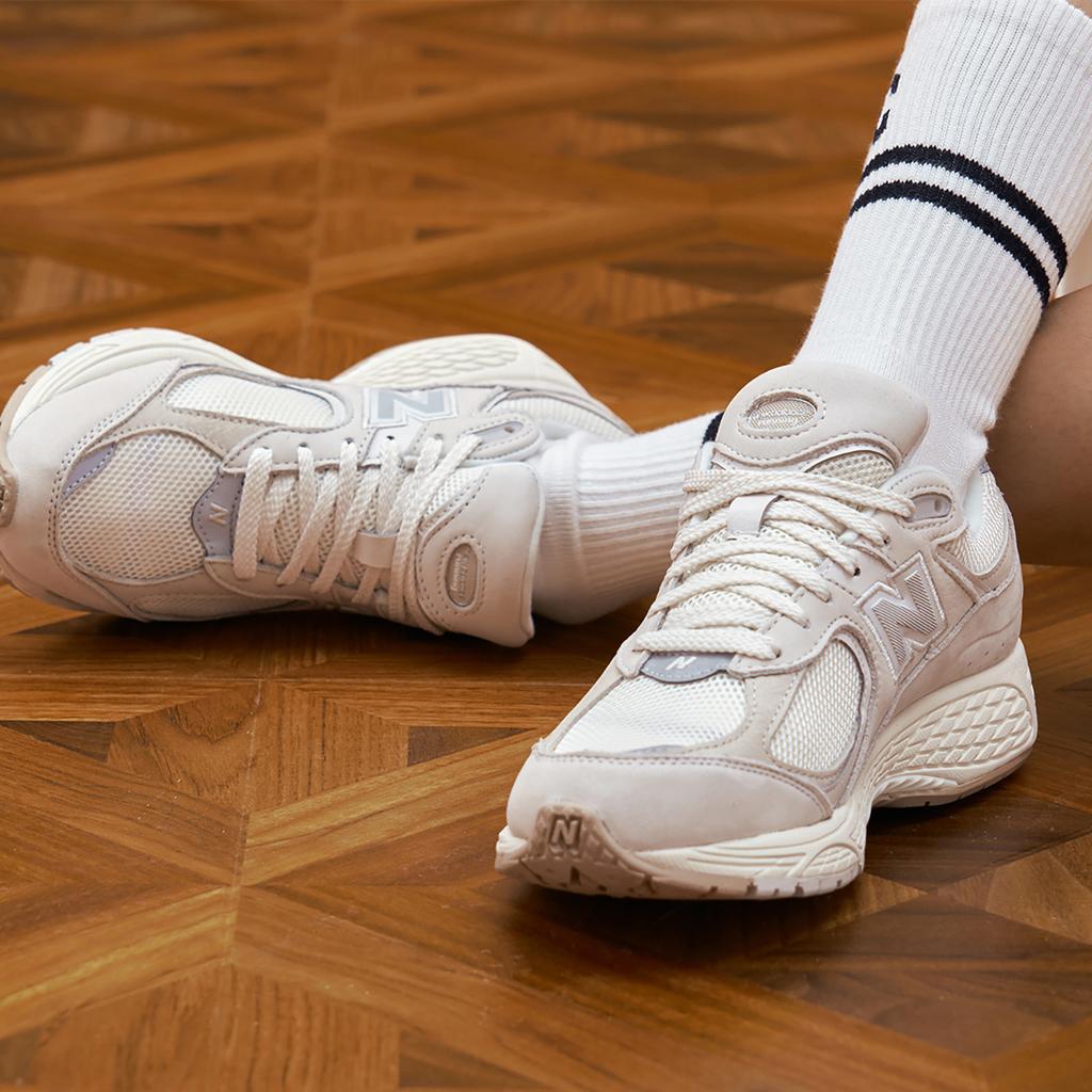 New Balance 2002R Linen Fog Unisex Sneakers Cream Sea-Salt Timberwolf M2002RAA