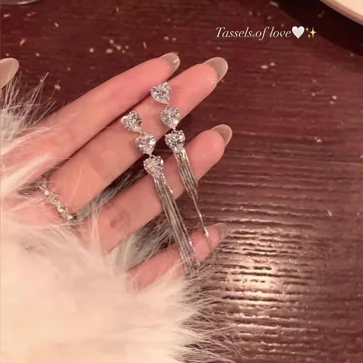 Длинные серьги-кисточки из серебра 925 пробы с цирконами в форме сердца: Роскошь, универсальность, стиль