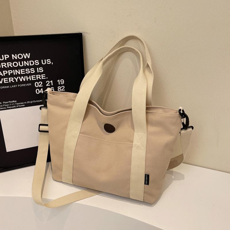 Большая вместительная тисненая сумка-тоут с буквами 2025 новая корейская версия маминой сумочки универсальная однотонная сумка через плечо модная