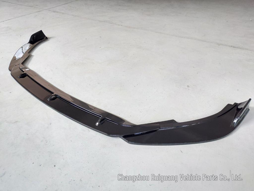 2019 Ford Focus Front Splitter Kit: Sporty Body Kit with Front Lip & Corner Splitter