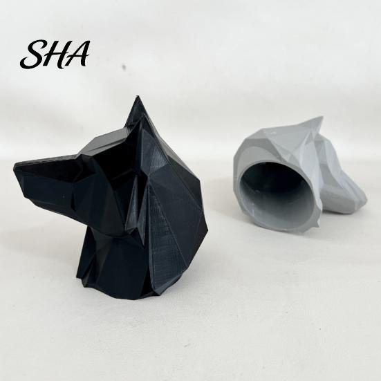 Matte Wolf Sculpture Decor 3D Printed Car Trailer Hitch Decoration, Howling Head Ornament Truck Pendant for SUV Rear Bumper, Finish Outdoor