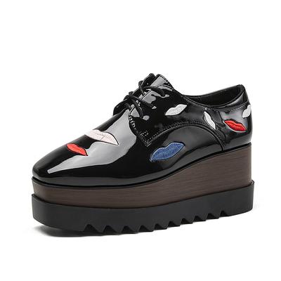 Британский стиль лакированная кожа танкетка повседневные одинарные женские универсальные туфли на платформе маффин 2025 осень маленькие кожаные туфли HZB