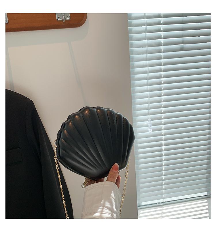 Простая сумка-ракушка 2025 новая женская мода инс текстура тренд цепочка кроссбоди маленькая сумка лакированная кожа фестоны