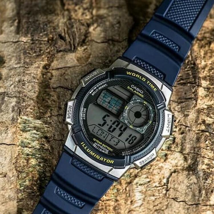 Casio Серия Youth Круглые Цифровые Спортивные Водонепроницаемые Кварцевые Часы с Ремешком из Смолы Мужские Часы Серые AE-1000W-2A