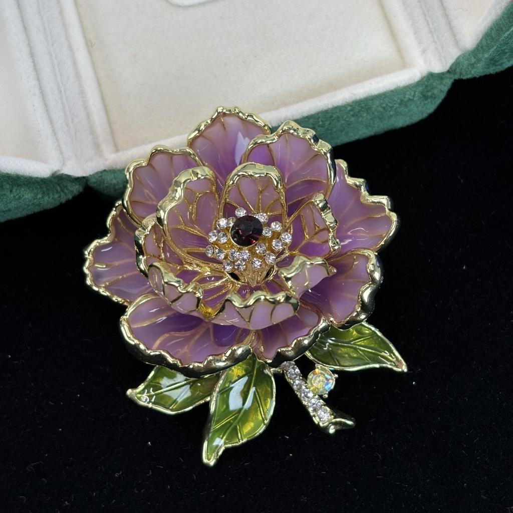 Fashionable Peony Corsage
