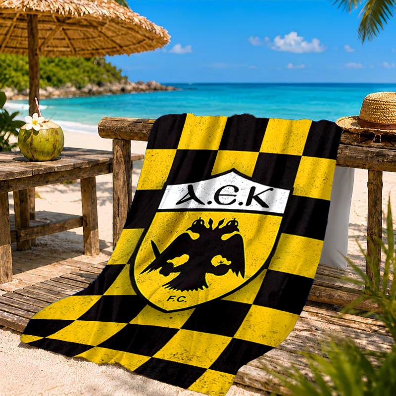 Пляжное полотенце AEK Athens с золотисто-черным гербом, Быстросохнущее, Легкое в уходе, Подходит как для фитнеса, так и для пляжного отдыха, Спортивный аксессуар