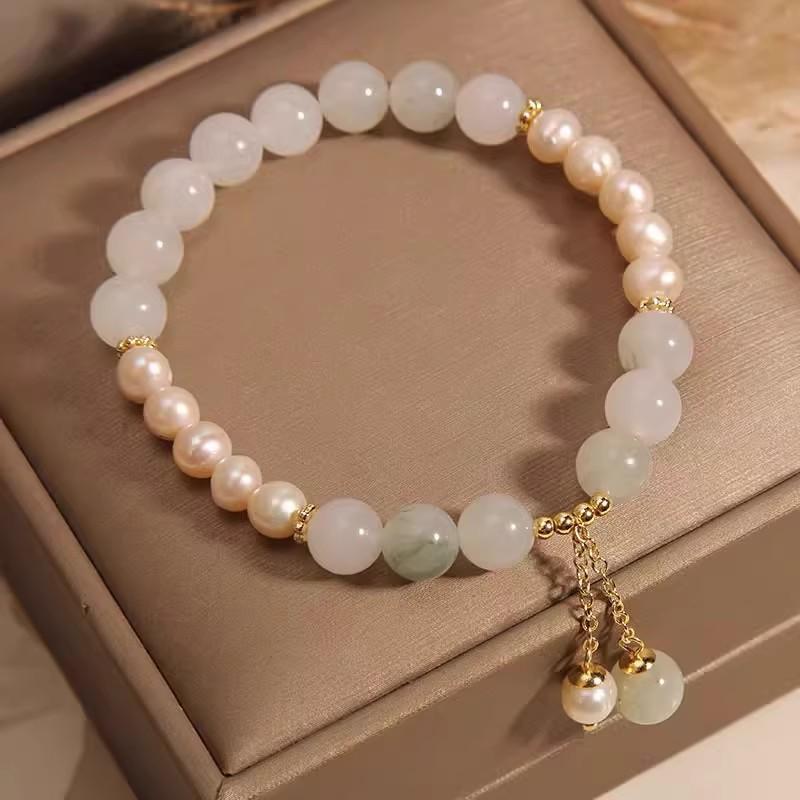 Модный женский браслет из жемчужных бусин