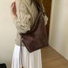 Замшевая сумка женская 2025 новая трендовая ретро сумка через плечо большой вместимости сумка-тоут для通勤 сумка-ведро кроссбоди