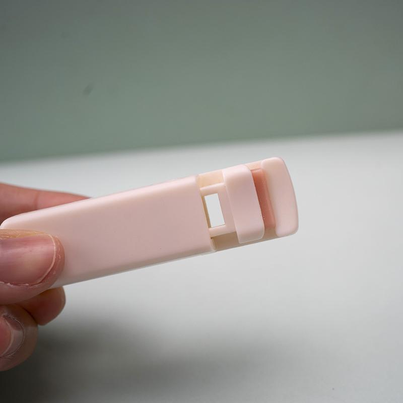 Щипцы для завивки ресниц, долговечные для начинающих, мультяшный дизайн, мини-питание для женщин, аксессуары для макияжа, инструмент, подходящий для всех форм ресниц