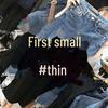 Ayollar uchun yuqori bel, qomatga mos, tor jinsi shimlar, tartibsiz yirtiqlar va yirtilgan detallar bilan