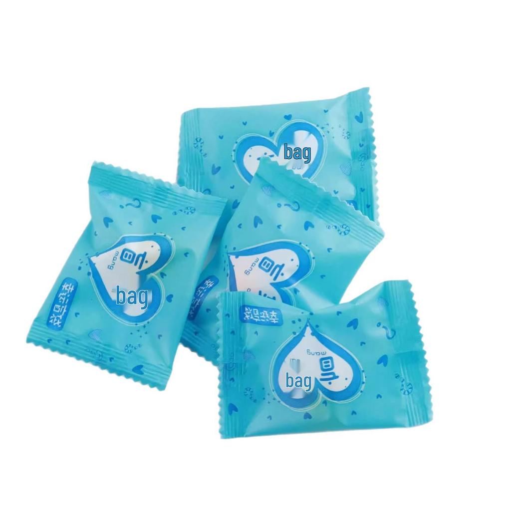 Мини-набор игрушек-симуляций животных, светящихся в темноте: Модели кролика и кошки для детей