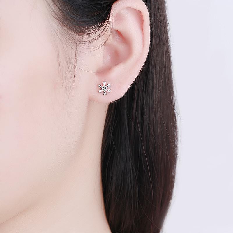 S925 Sterling Silver Christmas Snowflake Stud Earrings with Inlaid Diamonds - Elegant and Stylish for Women