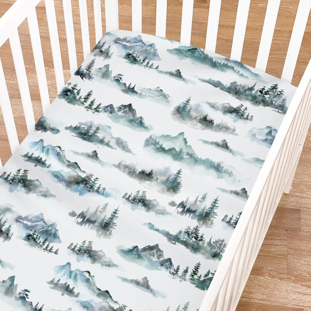 Акварельный рисунок туманного леса, приталенные простыни для детской кроватки для девочки, мальчика - 52"x28" Лесной горный туманный наматрасник для детской кроватки - Мягкий дышащий детский