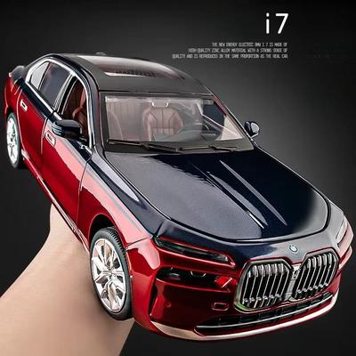 Трендовая симуляция 1:24 BMW I7 G70 Модель легкосплавного автомобиля с коробкой для демонстрации коллекции Миниатюрный автомобиль для дома Декоративные украшения Детские игрушки Мужской автомобиль Подарок