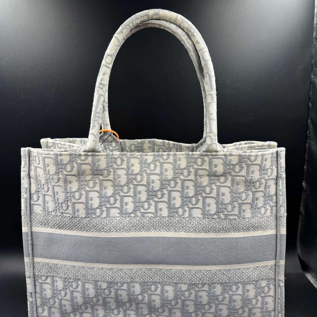 [Pre-Owned] Book Tote Large Capacity Oblique Handcrafted All Over Print Embroidered Canvas Shoulder Tote Bag - Very Good #1EQMF1T