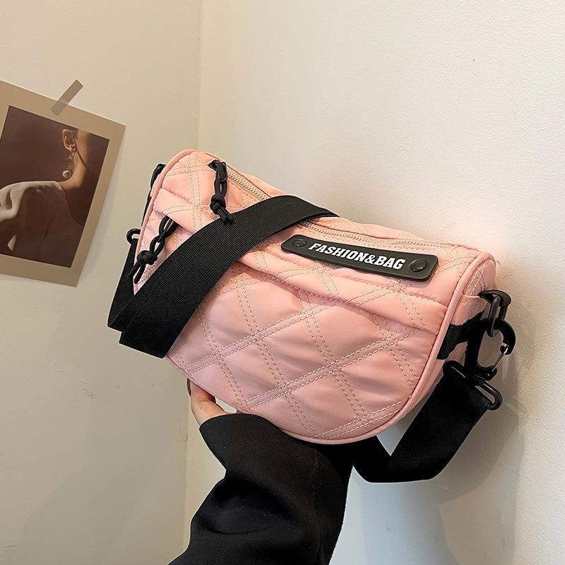 Новая коллекция осень-зима 2023 года: женская сумка через плечо с большой вместимостью, высококачественный дизайн, нишевый дизайн, сумка-седловидная сумка на одно плечо