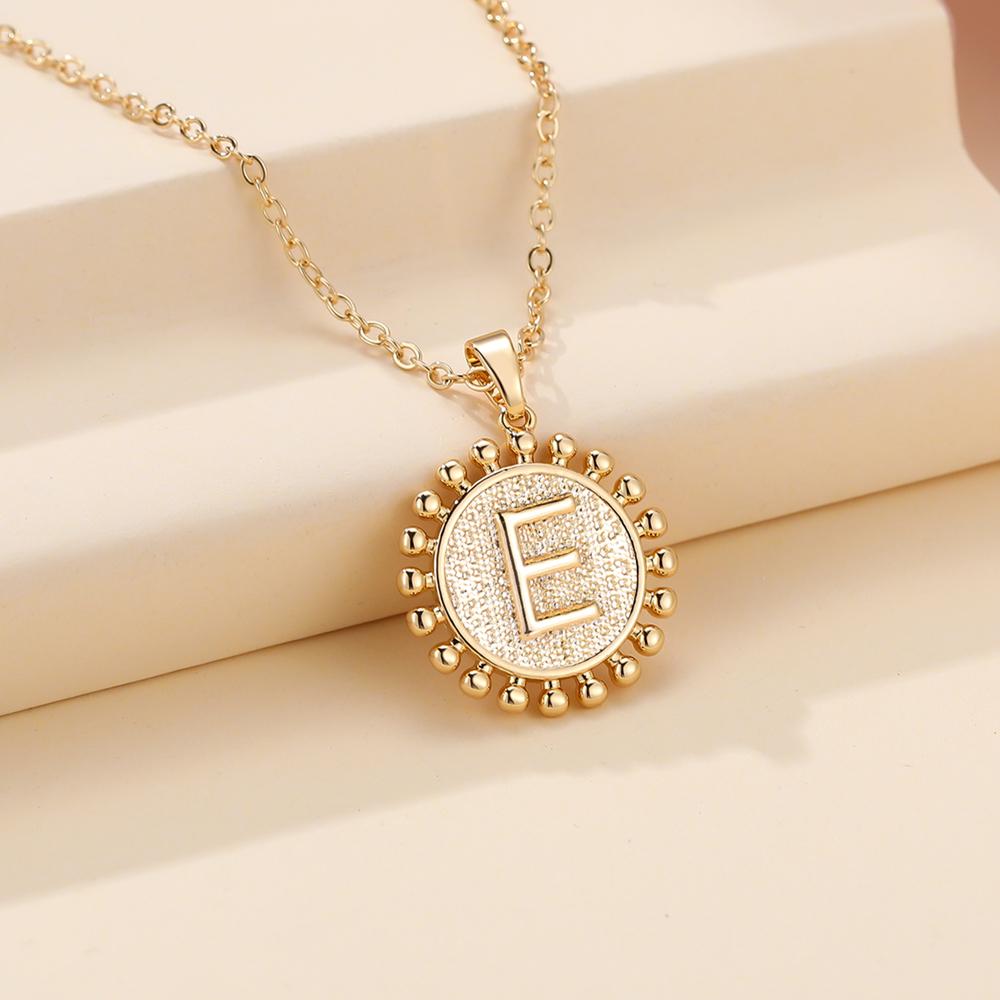 Ожерелье с инициалами для женщин, 1 шт., золотого цвета, круглая подвеска с буквами, цепочка, ожерелье, колье, ювелирные изделия с алфавитом