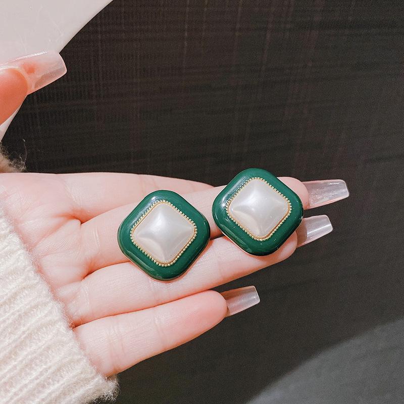 Летние серьги в корейском стиле с зелеными цветами - Элегантные, универсальные, милые пусеты для свежего, модного образа