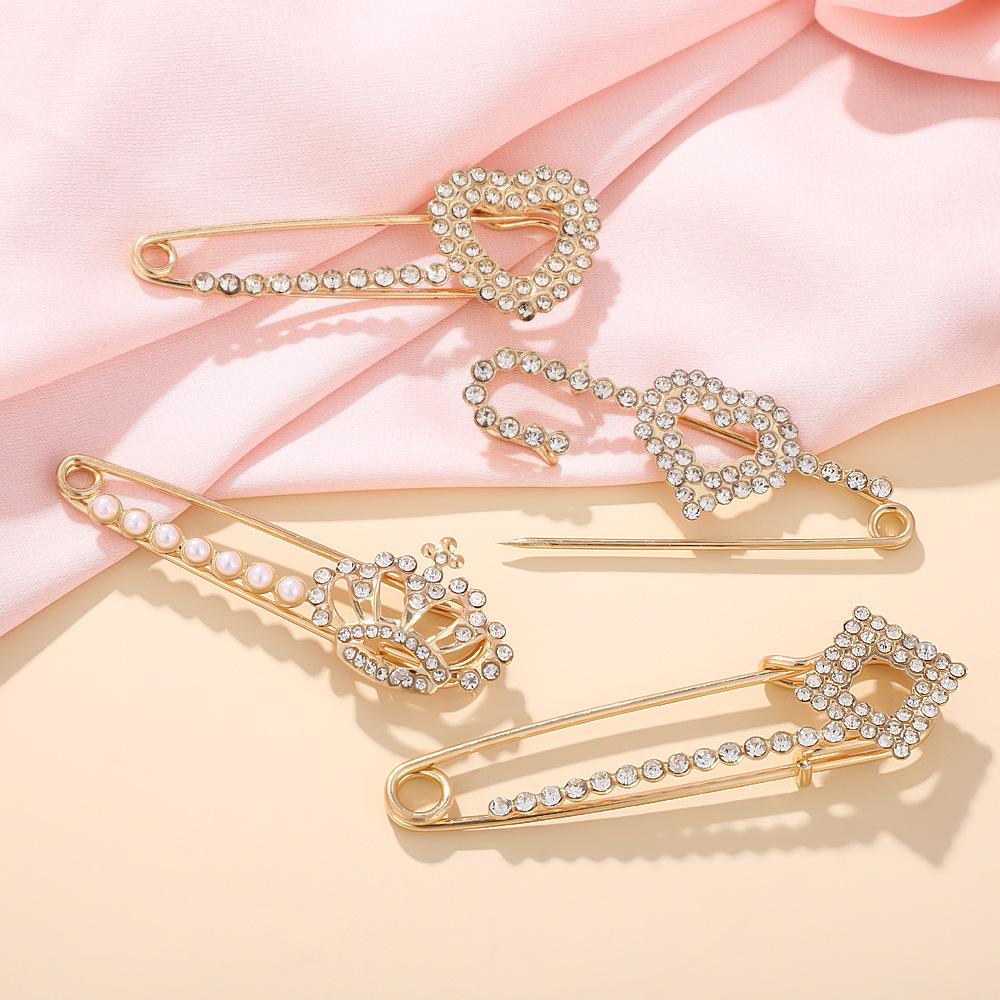 Creative Pearl Rabbit Crown Love Brooch, Niche Design Anti-Exposed Scarf Buckle, Fixed Clothes Metal Pin Accessories
