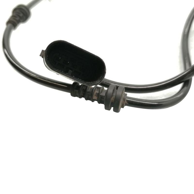 Mercedes-Benz C-Class C250 Передний датчик ABS 2059058003