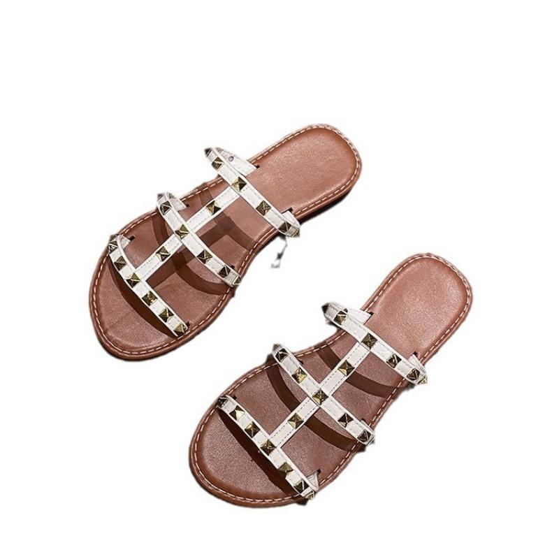 Тапочки большого размера женские летние новые для улицы модные универсальные сандалии с заклепками пляжные для ванной комнаты для дома