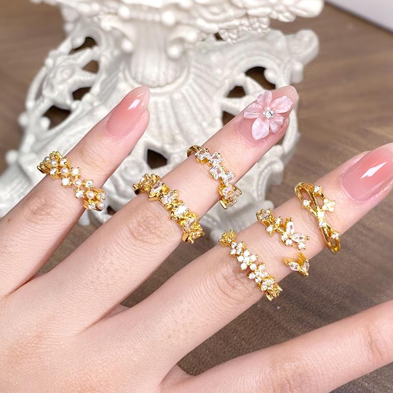 Medieval Light Luxury High-End Geometric Butterfly Full Of Diamonds Zir*****Pen Ring Niche Design Fashion Ring