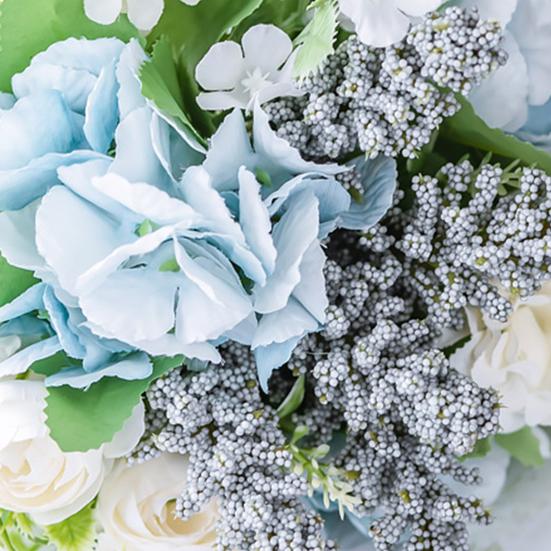 1 букет скандинавских искусственных роз из шелковой ткани с цветами в руках для свадебного домашнего декора